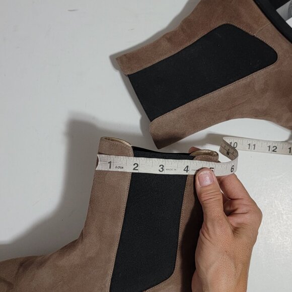 NEW Stuart Weitzman Cline Sleek Chelsea Boots Womens 9.5 Beige Suede Designer - Picture 9 of 10